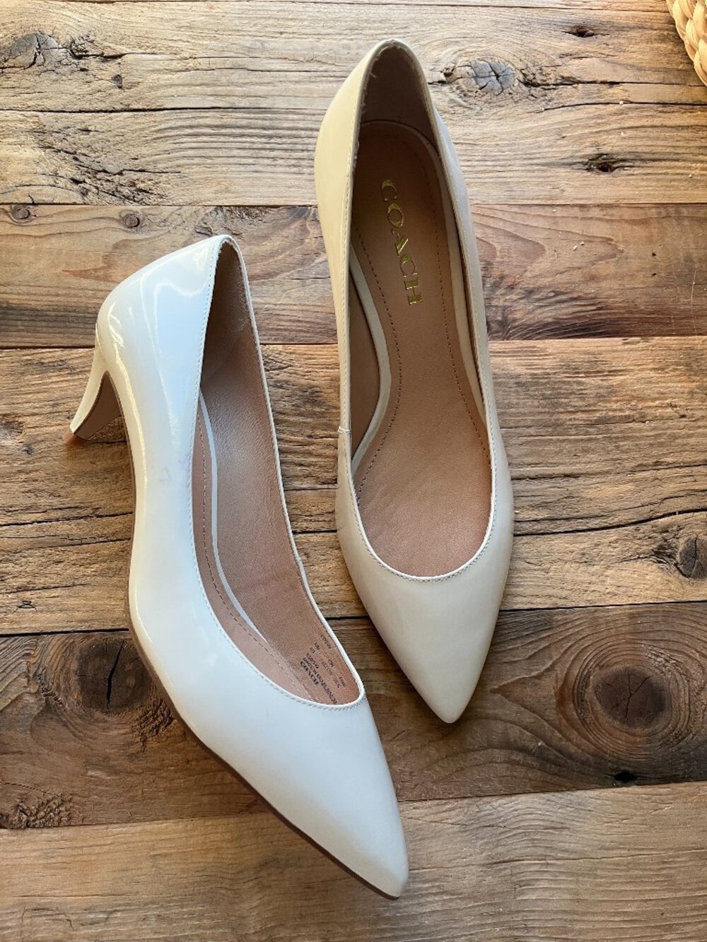 COACH classic PUMPS ivory, off white patent leather new size 8